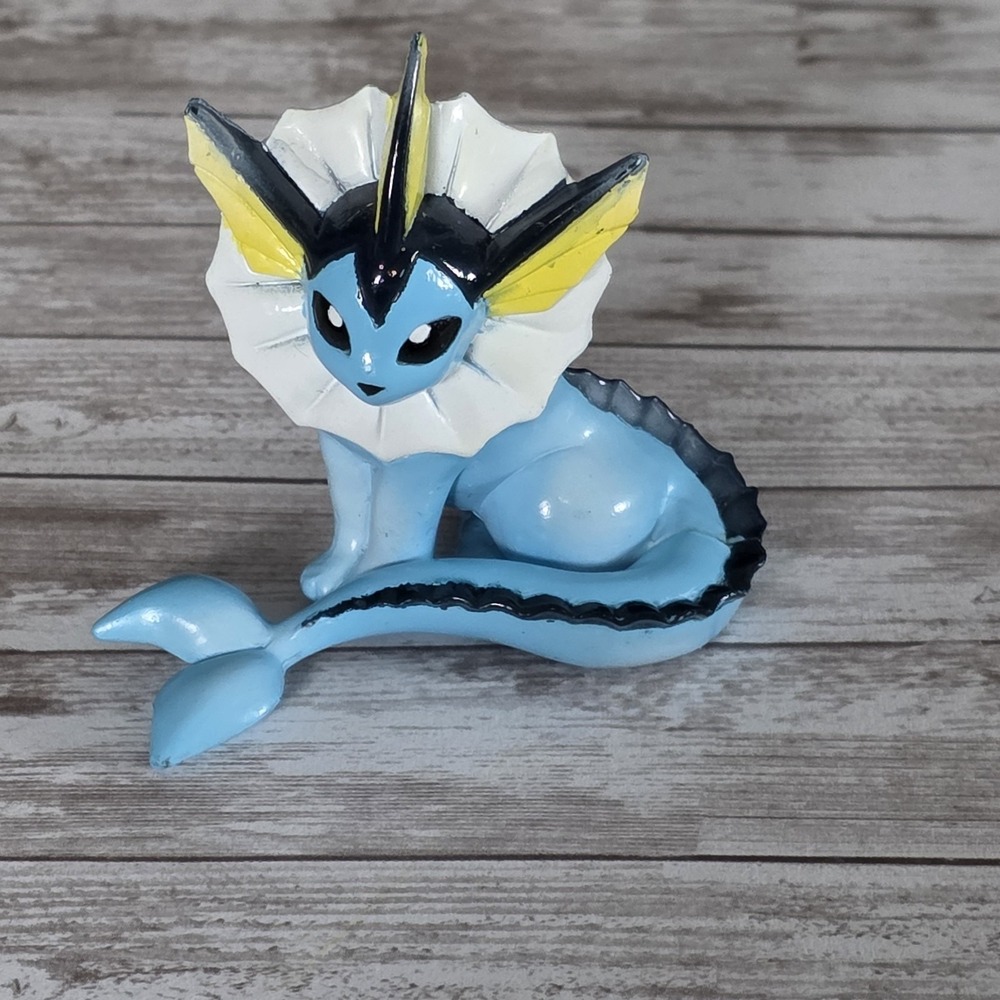 Vaporeon Pokemon TOMY Nintendo 2 Inch Mini Figure Figurine CGTSJ Vintage Blue